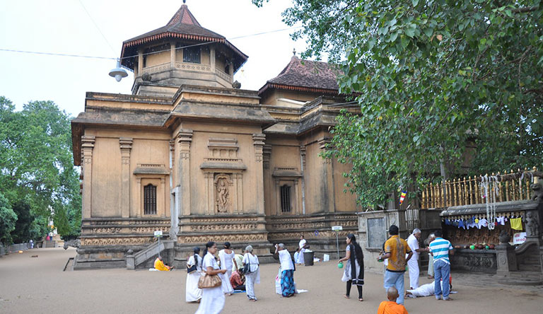 kelaniya-raja-maha-vihara-temple-colombo-srilanka.jpg